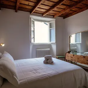 https://silvia-como-house-by-house-of-travelers.it-lombardy.com