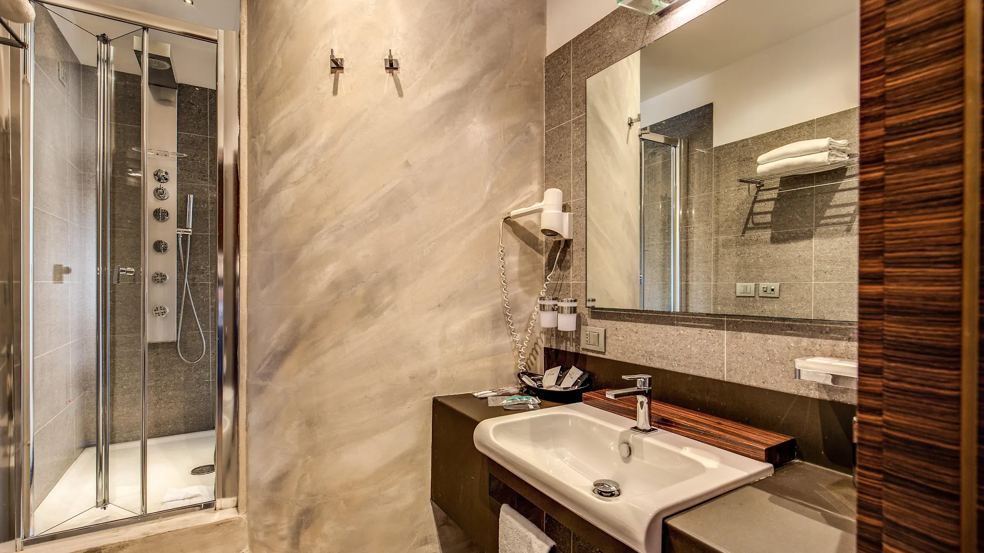Trevi Collection Hotel - Gruppo Trevi Hotels Rome 4*,